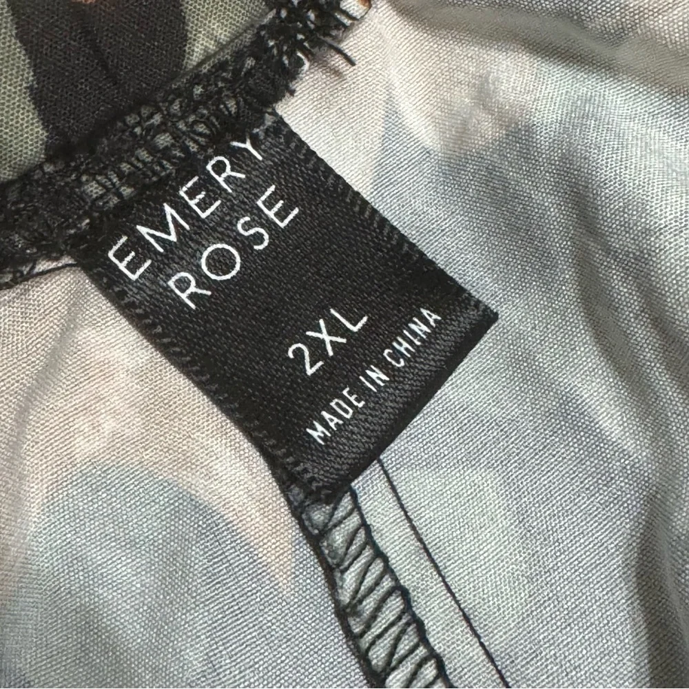 EMERY ROSE SATIN SHORTS SIZE 2X - Picture 3 of 7